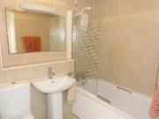 2 bedroom flat for rent in Woodridge Close, Enfield, EN2