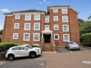 2 bedroom flat for rent in Woodside Grange Road,...