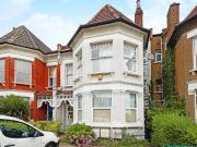2 bedroom flat for rent in Woodside Park Road, London, N12