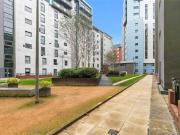 2 bedroom flat for sale in 2/3, 10 Castlebank Drive,...