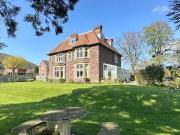 2 Bedroom Flat For Sale In Abergavenny