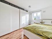 2 bedroom flat for sale in Bath Road, Slough, SL1