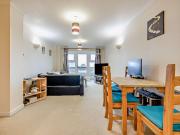 2 bedroom flat for sale in Buckingham Avenue, Slough,...