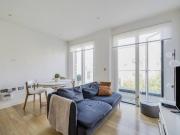 2 bedroom flat for sale in Cambridge Avenue, North Maida...