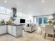 2 Bedroom Flat For Sale In Fulham, London