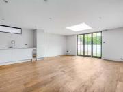 2 bedroom flat for sale in Fulham Road, Fulham, SW6