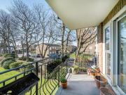 2 bedroom flat for sale in Grand Avenue, Worthing, BN11