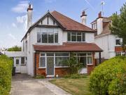 2 bedroom flat for sale in Grand Avenue, Worthing, BN11