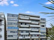 2 bedroom flat for sale in Grand Parade, Eastbourne, BN21