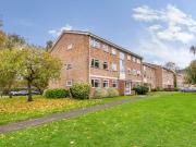 2 bedroom flat for sale in Jordans Close, GU1