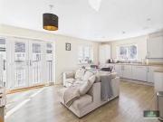 2 Bedroom Flat For Sale In Kilnwood Vale, Horsham, RH12