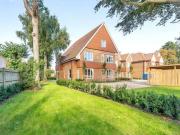 2 Bedroom Flat For Sale In Kingswood