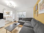 2 bedroom flat for sale in Larch Close, SW12