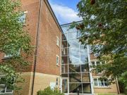 2 Bedroom Flat For Sale In Leeds, West Yorkshire