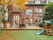 2 Bedroom Flat For Sale In London