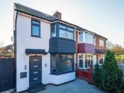 2 Bedroom Flat For Sale In Pennine Drive, Golders Green...