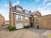 2 bedroom flat for sale in Postal Close, Bexley Village, DA5