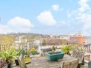 2 bedroom flat for sale in Quarry Street Guildford GU1