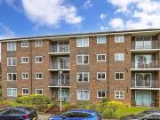 2 Bedroom Flat For Sale In Reigate