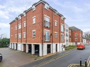 2 bedroom flat for sale in Slough, Berkshire, SL3