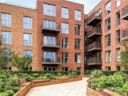 2 bedroom flat for sale in The Arches, Watford, WD17