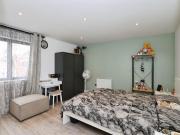 2 bedroom flat for sale in The Parade, Watford, WD17