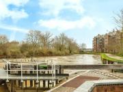 2 Bedroom Flat For Sale In Tonbridge, Kent