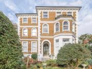 2 bedroom flat for sale in Upper Sunbury Road, Hampton, TW12