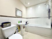 2 bedroom flat for sale in Victoria Park, 4 Valley Road,...