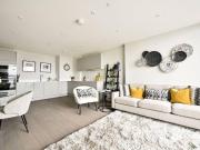 2 bedroom flat for sale in Vision Point, Battersea, SW11