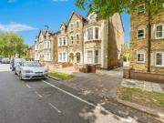 2 bedroom flat for sale in Warwick Avenue, Bedford,...