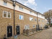2 bedroom flat for sale in Watford Field Road, Watford, WD18