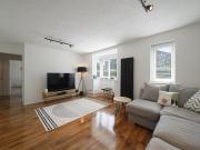 2 bedroom flat for sale in Woodgate Drive, SW16