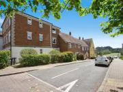 2 bedroom Flat for sale, Middle Village, Haywards Heath,...