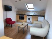 2 bedroom flat, great location, Shepherd's Bush