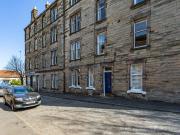 2 Bedroom Flat House to Rent