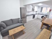 2 Bedroom Flat House to Rent