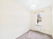 2 bedroom Flat in Admirals Court, Reading
