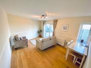 2 bedroom flat in Totterdown with parking and gard