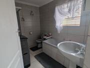 2 Bedroom Flat in Vanderbijlpark SW
