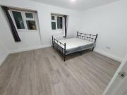 2 Bedroom Flat Next To Maryland Station