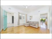 2 Bedroom flat, Semi like1 Minute from Coogee Beach. Pet...