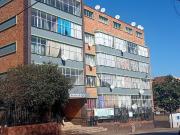 2 Bedroom Flat To Let in Yeoville
