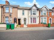 2 bedroom Flat to rent, Balmoral Road, Watford, WD24...