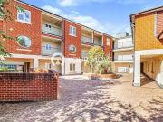 2 bedroom Flat to rent, Beckingham Metro Station Road,...