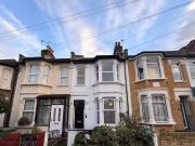 2 bedroom Flat to rent, Carnarvon Road, Leyton, E10...