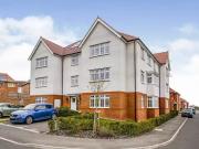 2 bedroom Flat to rent, Frost Close, Swanscombe, DA10...
