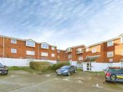 2 bedroom Flat to rent, Heathdene Drive, Belvedere, DA17...