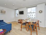 2 bedroom flat to rent in kensington