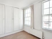 2 Bedroom Flat to Rent in Triangle Estate 197 199...
